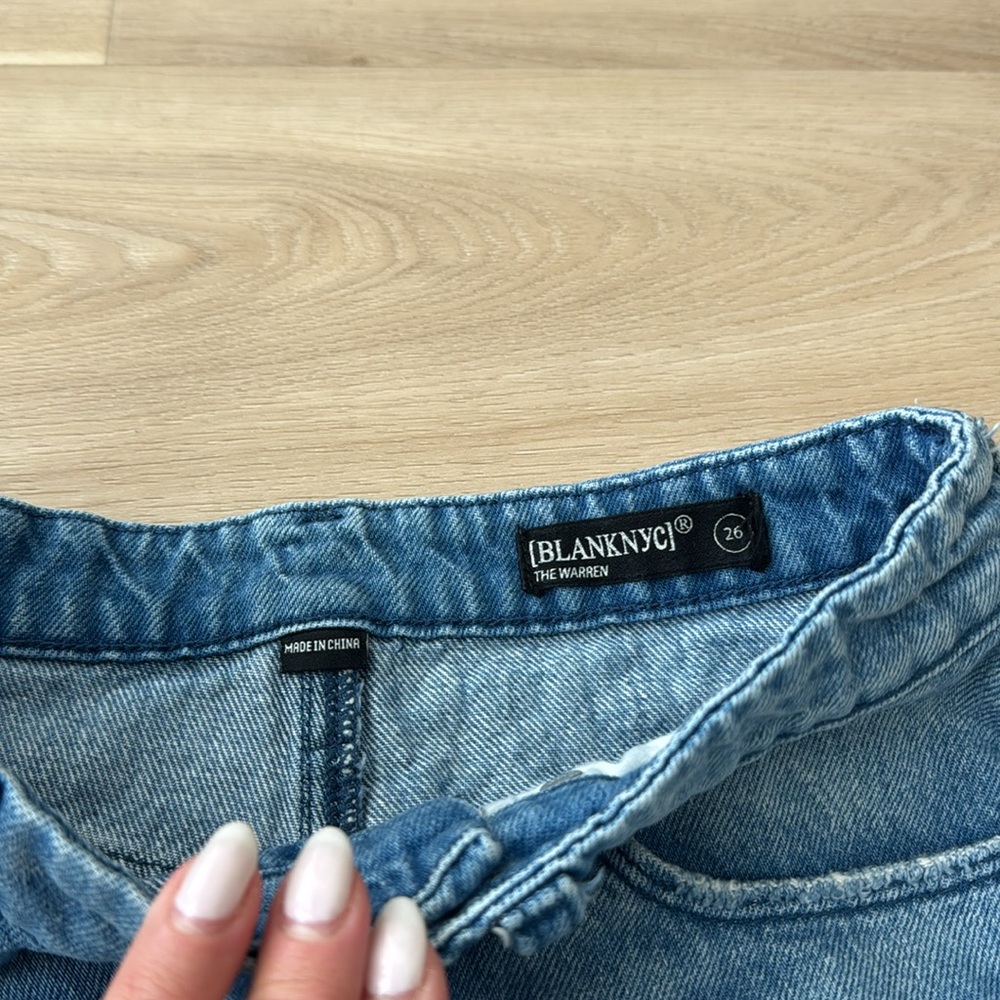 Blank NYC - The Warren Shorts - Picture 6 of 9